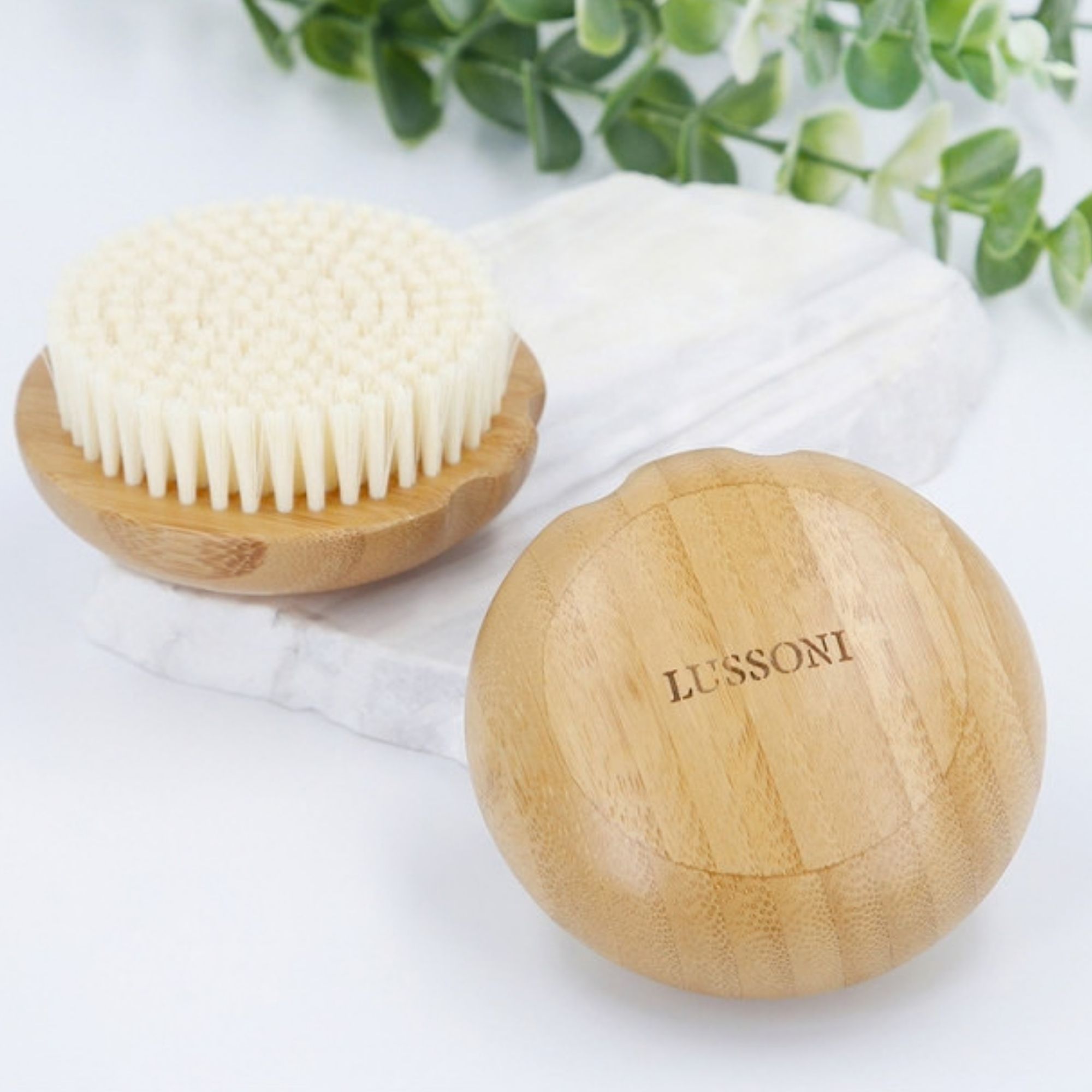 LUSSONI Vegan Body Brush bambusový masážní kartáč na tělo