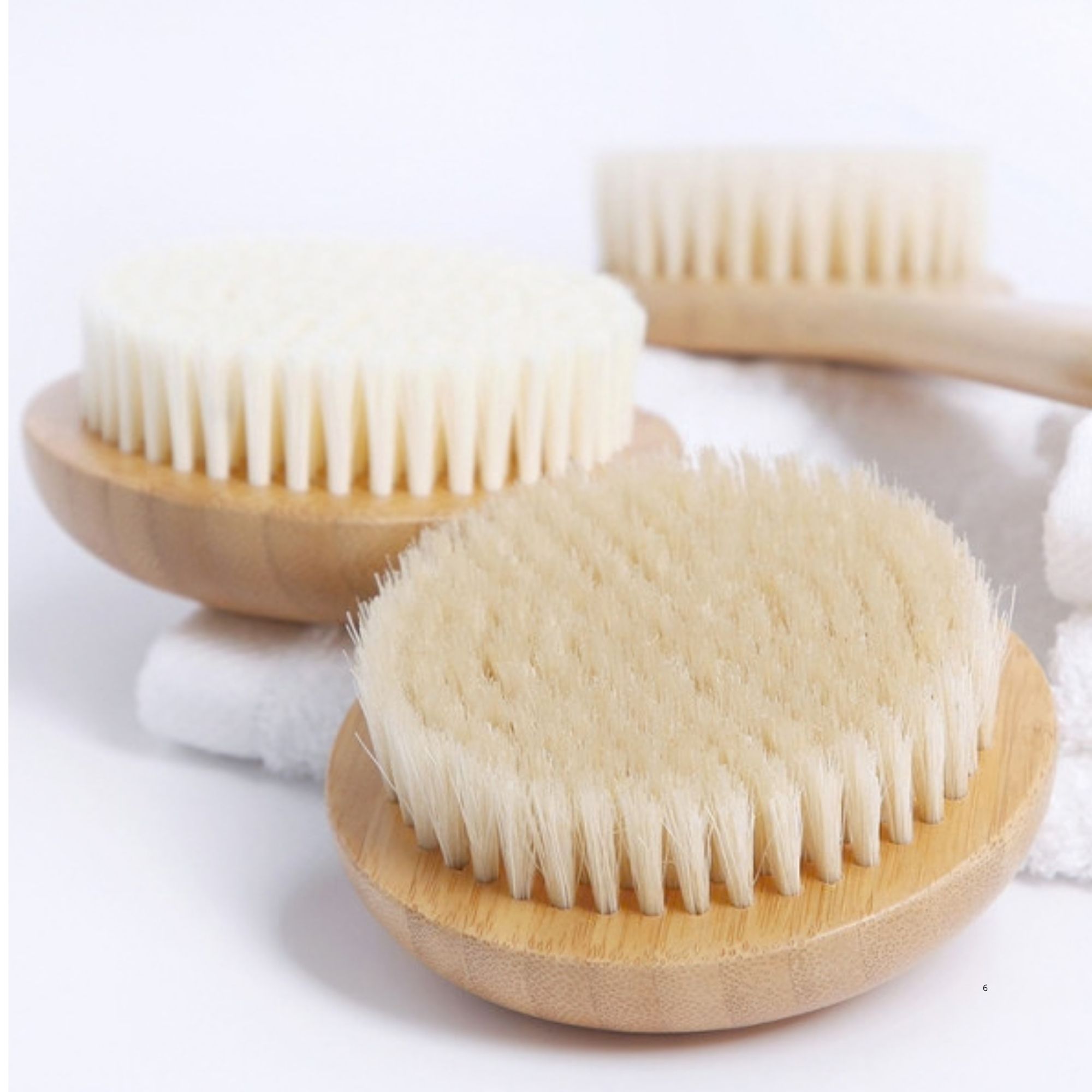 LUSSONI Natural Body Brush bambusový masážní kartáč s kančími štětinami